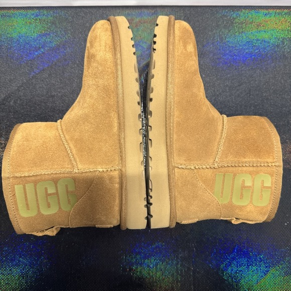 UGG Boots Women's Size 6 Chestnut Classic Mini Rubber Logo - Picture 4 of 10